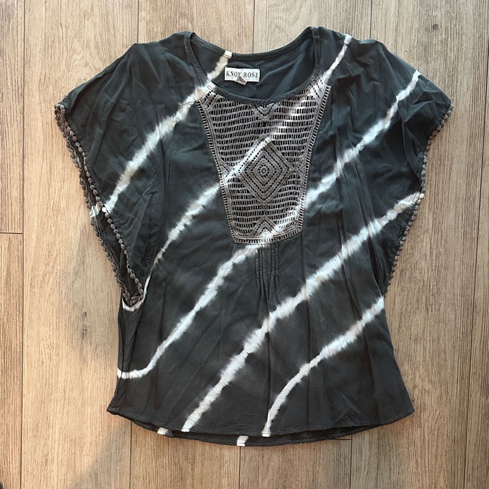 Knox Rose Black and White Tie-Dye Crochet Panel Short Sleeve Top